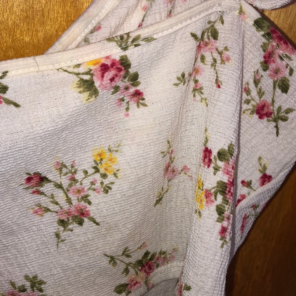 🛍 Floral Ruffle Tank 🛍 - Picture 3 of 3